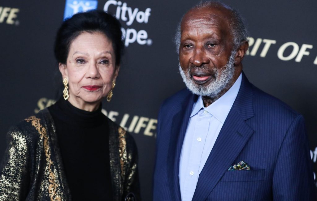 2A40D35 Santa Monica, United States. 10th Oct, 2019. SANTA MONICA, LOS ANGELES, CALIFORNIA, USA - OCTOBER 10: Jacqueline Avant and Clarence Avant arrive at City Of Hope's Spirit Of Life 2019 Gala held at Barker Hangar on October 10, 2019 in Santa Monica, Los Angeles, California, United States. (Photo by Xavier Collin/Image Press Agency) Credit: Image Press Agency/Alamy Live News
