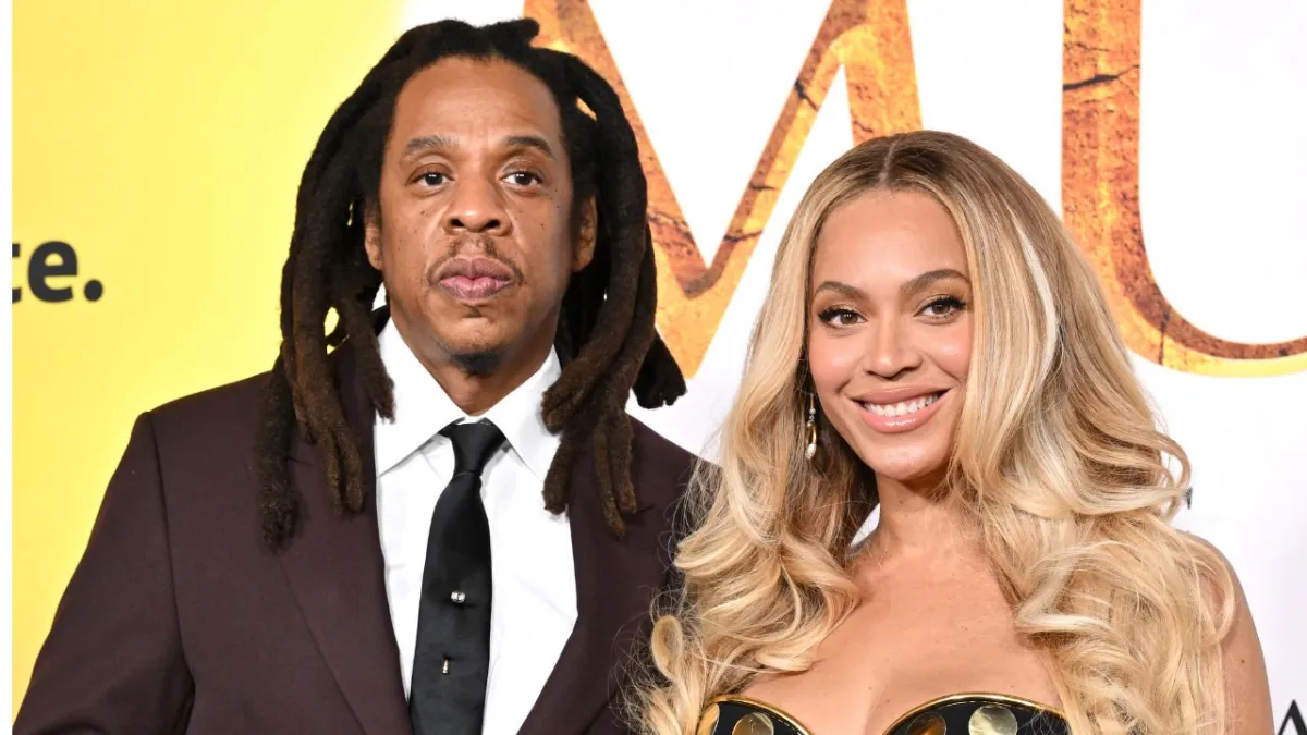 JAY-Z Excites Crowd At Beyoncé’s Paris Show